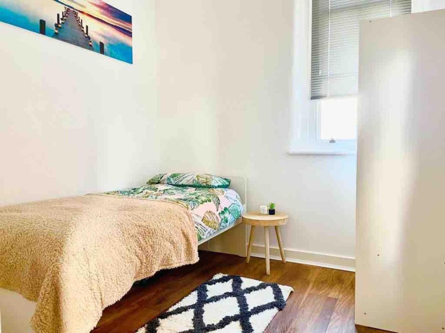 2 Bed Self Contained Apartment Wrexham Buitenkant foto
