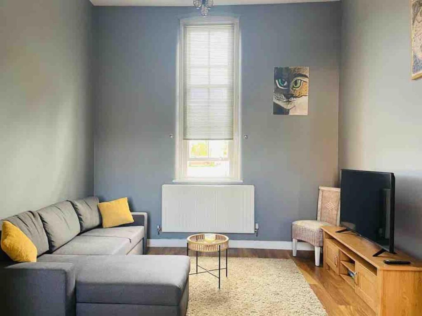 2 Bed Self Contained Apartment Wrexham Buitenkant foto