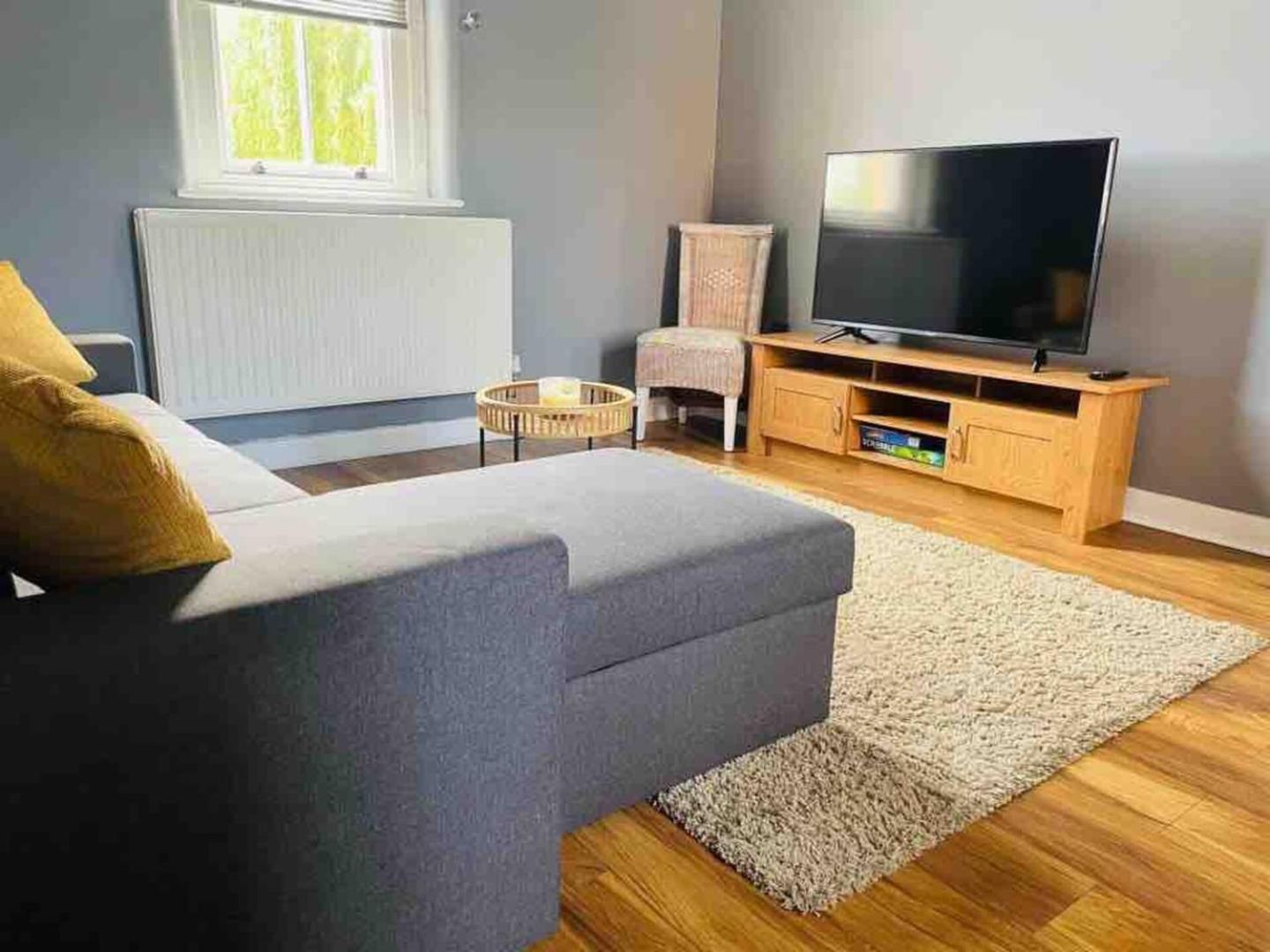 2 Bed Self Contained Apartment Wrexham Buitenkant foto