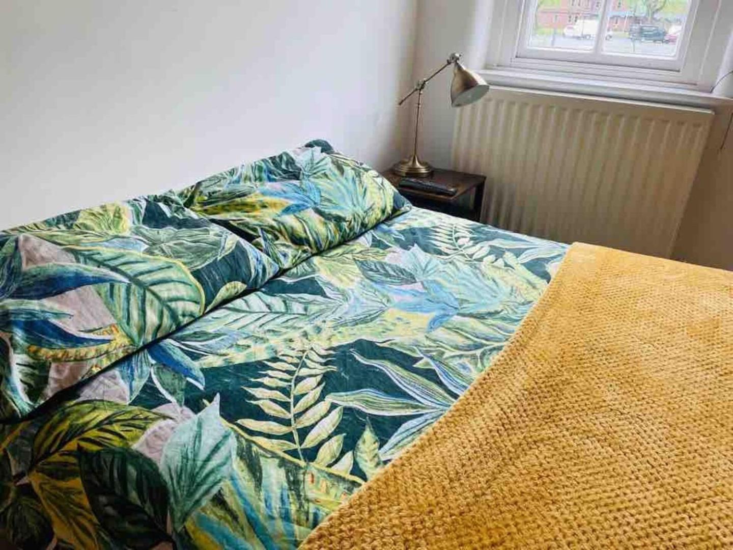 2 Bed Self Contained Apartment Wrexham Buitenkant foto